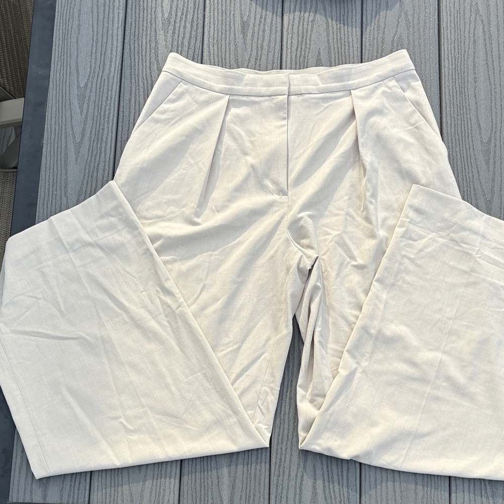 H&M Cream Pleated Wide-Leg Pants 
Perfect for spring & summer!